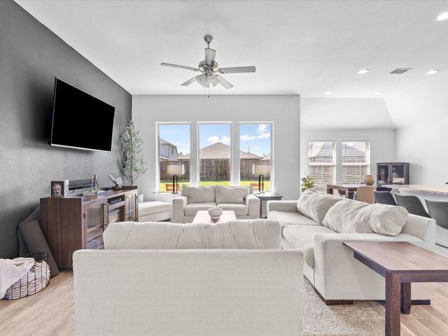 9929 Mescalbean Boulevard, Fort Worth, TX 76036