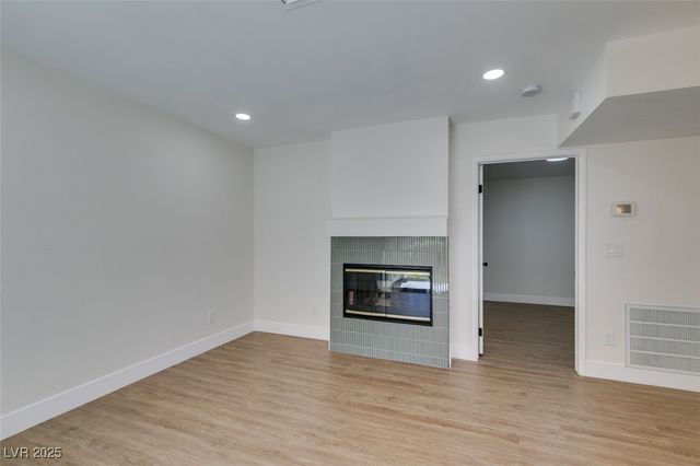 4855 South Torrey Pines Drive 102, Las Vegas, NV 89103