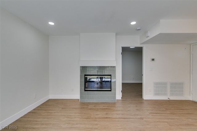 4855 South Torrey Pines Drive 102, Las Vegas, NV 89103