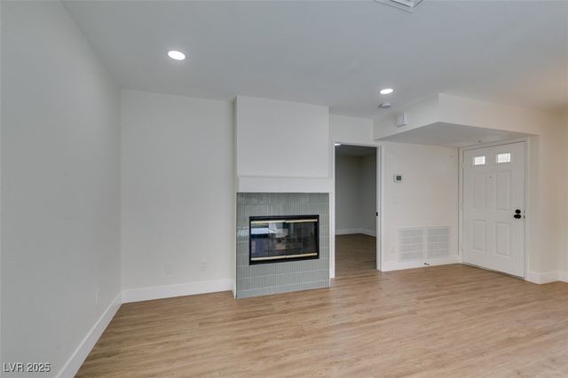 4855 South Torrey Pines Drive 102, Las Vegas, NV 89103