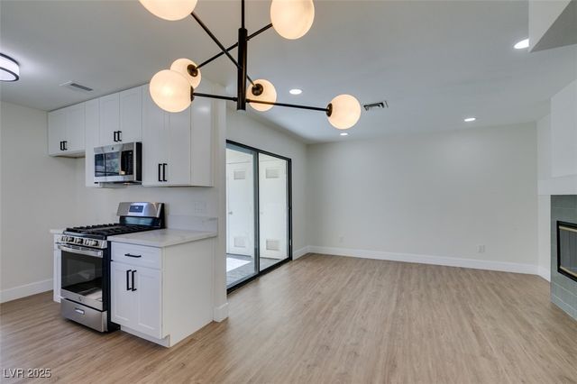 4855 South Torrey Pines Drive 102, Las Vegas, NV 89103