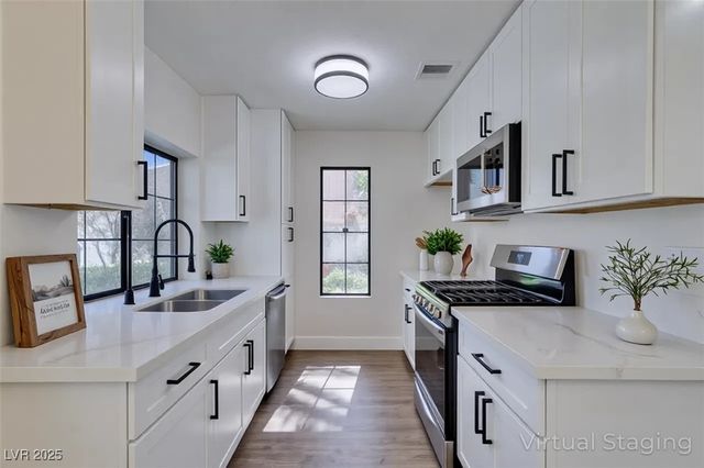 4855 South Torrey Pines Drive 102, Las Vegas, NV 89103