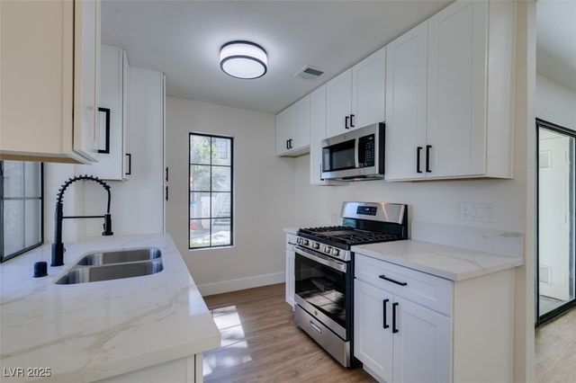 4855 South Torrey Pines Drive 102, Las Vegas, NV 89103