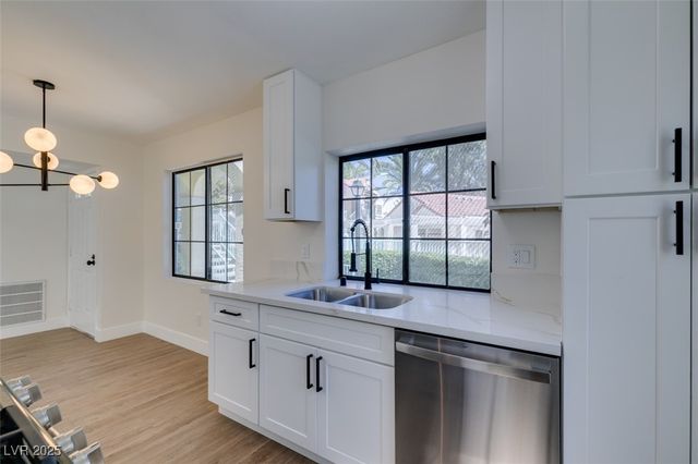 4855 South Torrey Pines Drive 102, Las Vegas, NV 89103