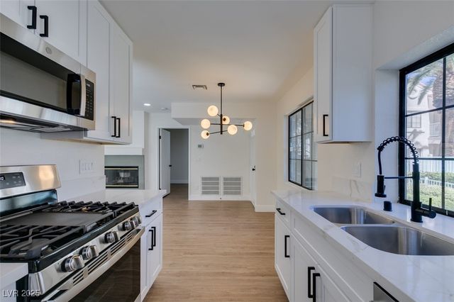 4855 South Torrey Pines Drive 102, Las Vegas, NV 89103