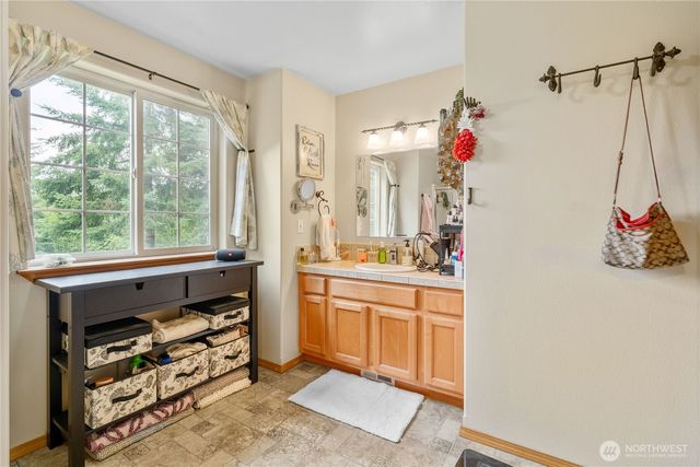 5 Meadowhills Lane, Elma, WA 98541