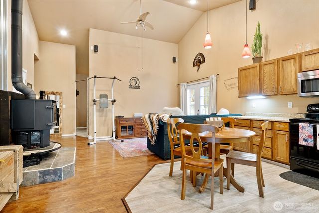 5 Meadowhills Lane, Elma, WA 98541