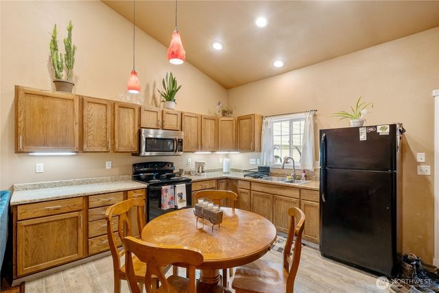 5 Meadowhills Lane, Elma, WA 98541