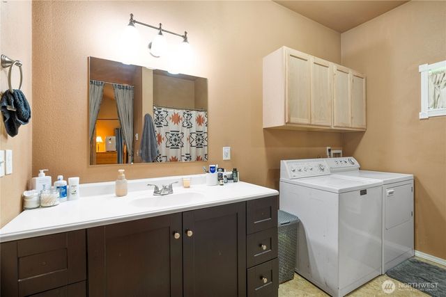 5 Meadowhills Lane, Elma, WA 98541