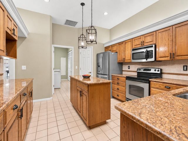 8732 SPRING COURT, Leesburg, FL 34788