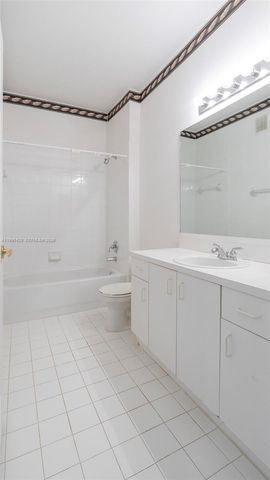 7501 S Aragon Blvd 4, Sunrise, FL 33313