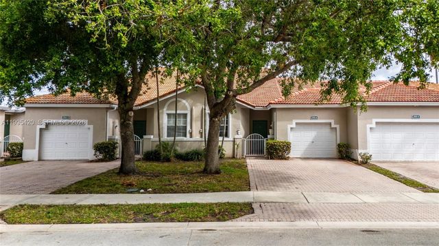 7501 S Aragon Blvd 4, Sunrise, FL 33313