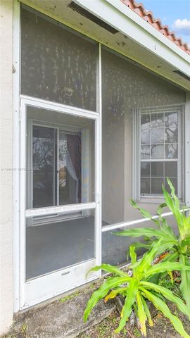 7501 S Aragon Blvd 4, Sunrise, FL 33313