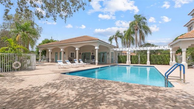 7501 S Aragon Blvd 4, Sunrise, FL 33313