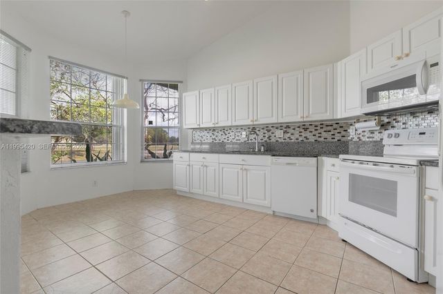 7501 S Aragon Blvd 4, Sunrise, FL 33313