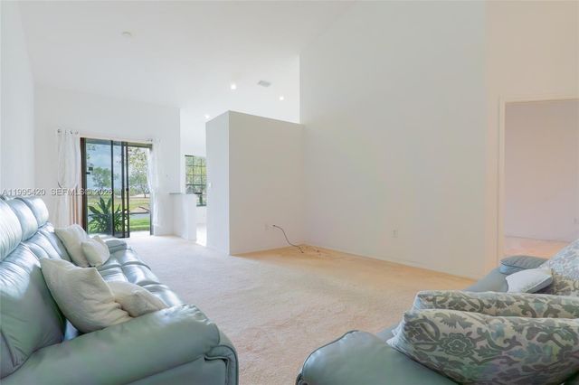 7501 S Aragon Blvd 4, Sunrise, FL 33313