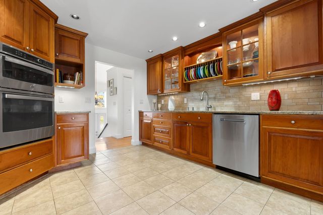 9 Onyx Lane, Portsmouth, NH 03801
