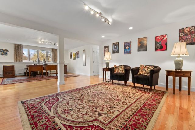 9 Onyx Lane, Portsmouth, NH 03801