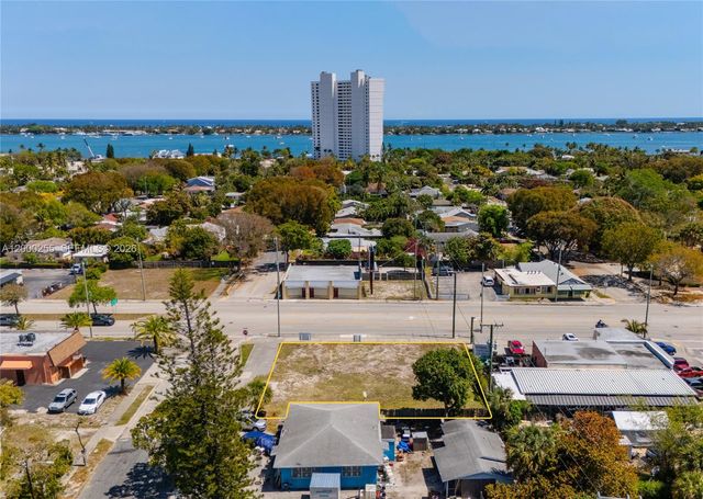5179 Broadway, West Palm Beach, FL 33407