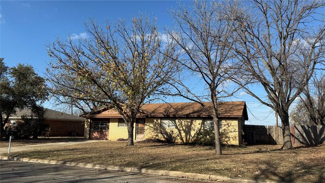3818 Crestridge Drive, Brownwood, TX 76801