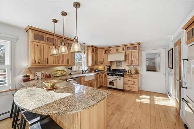 60 Holiday Point Road, North Hero, VT 05474