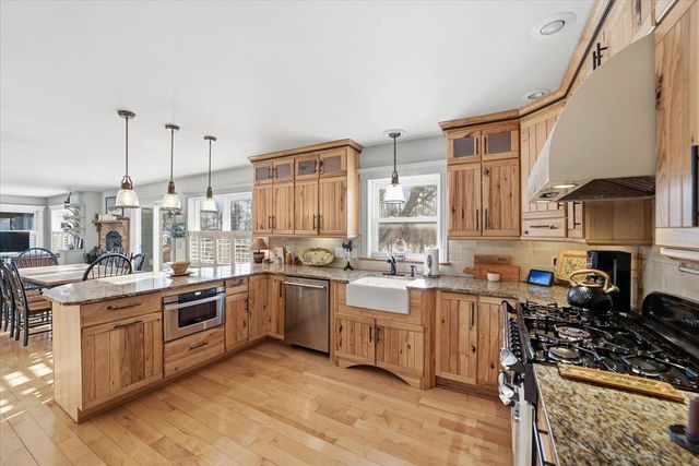 60 Holiday Point Road, North Hero, VT 05474