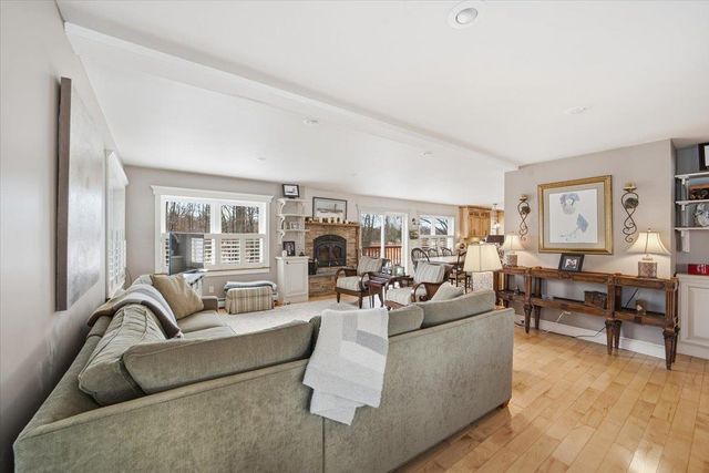 60 Holiday Point Road, North Hero, VT 05474