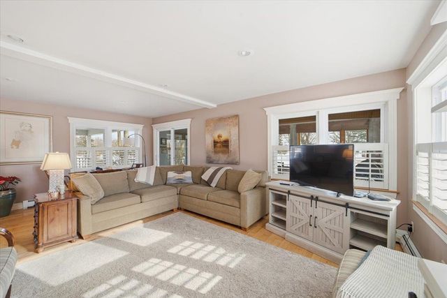 60 Holiday Point Road, North Hero, VT 05474