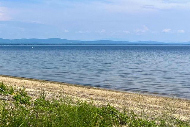 60 Holiday Point Road, North Hero, VT 05474