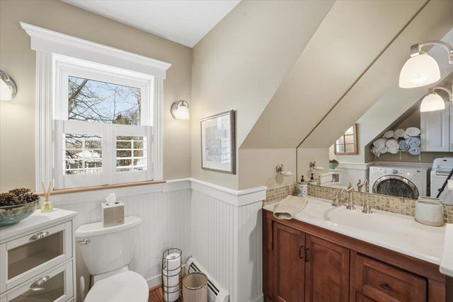 60 Holiday Point Road, North Hero, VT 05474