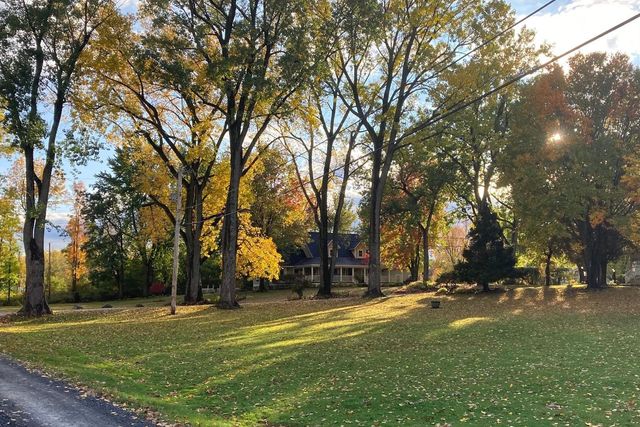 60 Holiday Point Road, North Hero, VT 05474