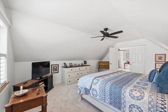 60 Holiday Point Road, North Hero, VT 05474