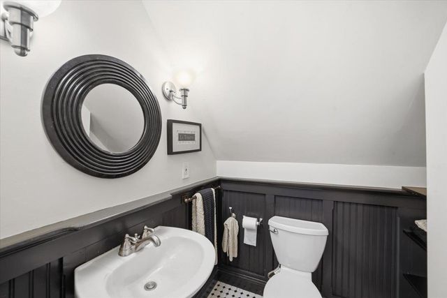 60 Holiday Point Road, North Hero, VT 05474