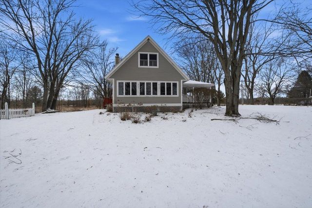 60 Holiday Point Road, North Hero, VT 05474