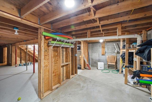 60 Holiday Point Road, North Hero, VT 05474