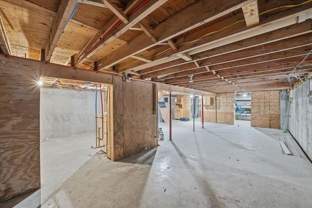 60 Holiday Point Road, North Hero, VT 05474