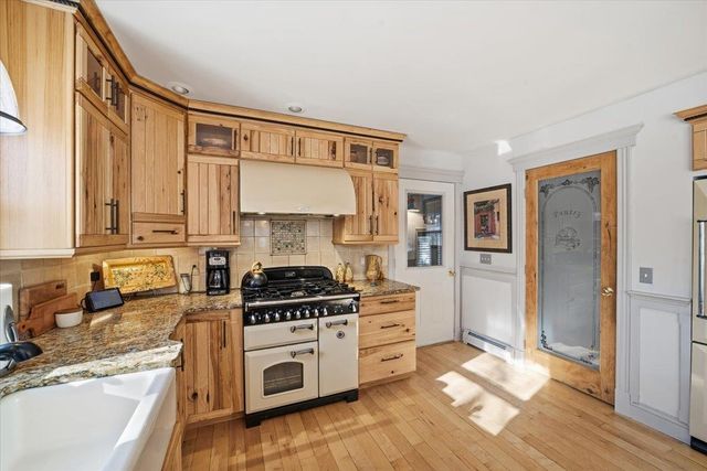 60 Holiday Point Road, North Hero, VT 05474