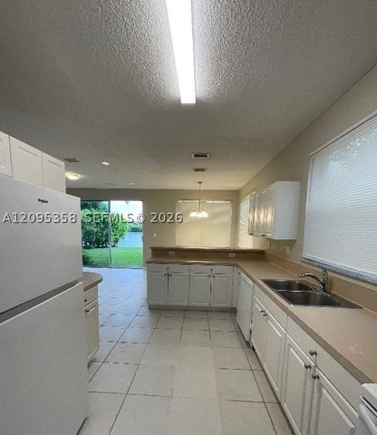 11867 SW 7th St, Pembroke Pines, FL 33025