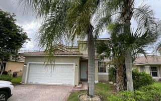 11867 SW 7th St, Pembroke Pines, FL 33025