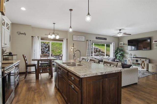 5226 Waylon Street, Eau Claire, WI 54703
