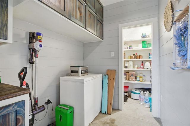 4131 Hickory Branch, Moss Bluff, LA 70611