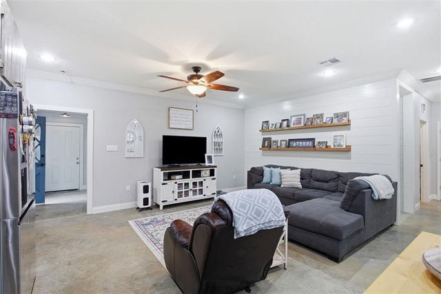 4131 Hickory Branch, Moss Bluff, LA 70611