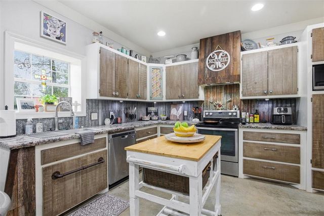 4131 Hickory Branch, Moss Bluff, LA 70611