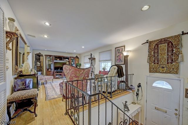 22 Cheshire Ter, West Orange Twp., NJ 07052