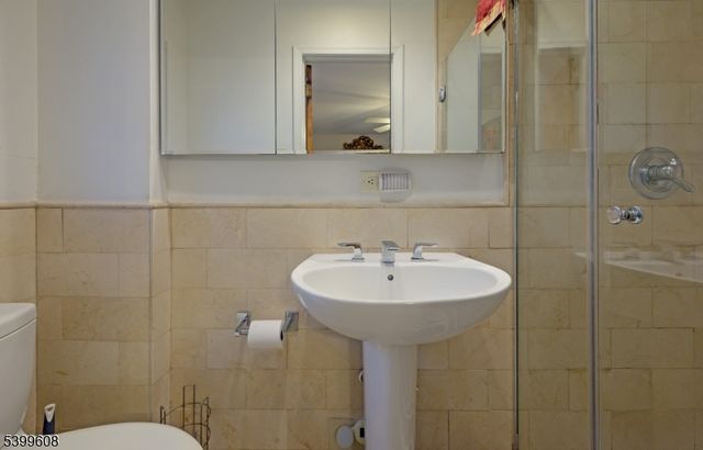 22 Cheshire Ter, West Orange Twp., NJ 07052