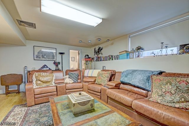 22 Cheshire Ter, West Orange Twp., NJ 07052