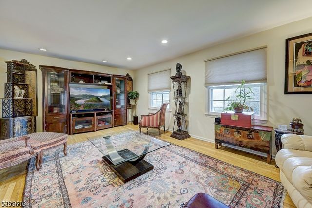 22 Cheshire Ter, West Orange Twp., NJ 07052