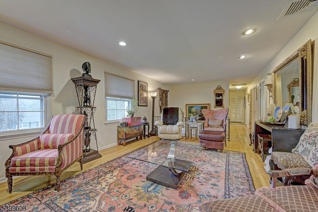 22 Cheshire Ter, West Orange Twp., NJ 07052