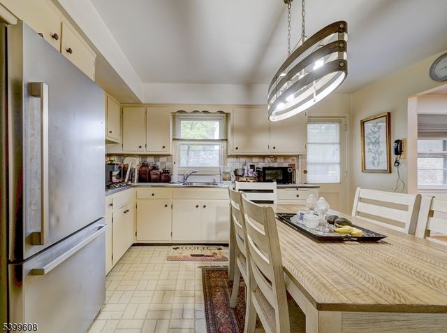 22 Cheshire Ter, West Orange Twp., NJ 07052