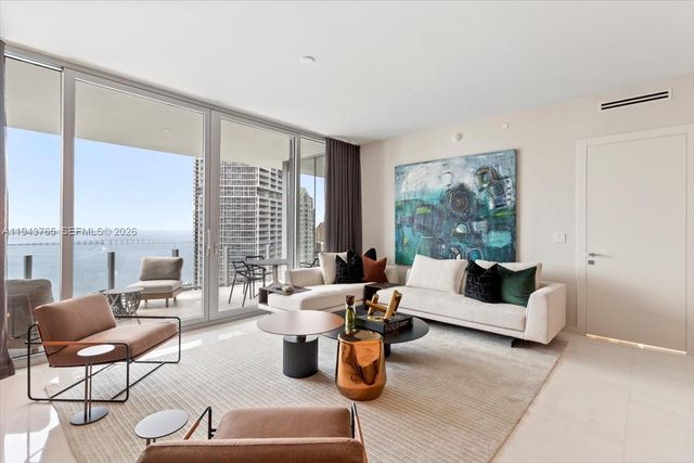 300 Biscayne Blvd Way 3403, Miami, FL 33131